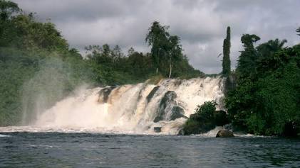 Les chutes de la Lobé à Kribi — Un actif naturel majeur du tourisme balnéaire et d'affaires. Source: Wikipédia